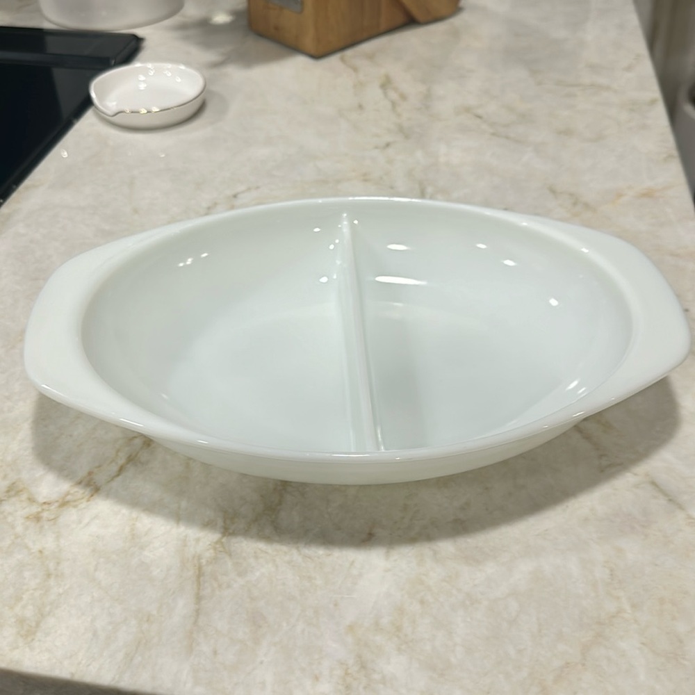 Vintage milk glass Pyrex divided serving dish 1.5 Qt.